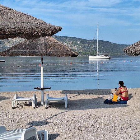 Apartmani I & J Seric Seget Vranjica Exterior foto