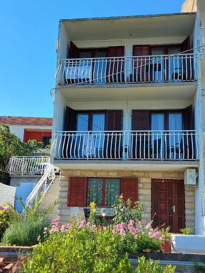 Apartmani I & J Seric Seget Vranjica Exterior foto