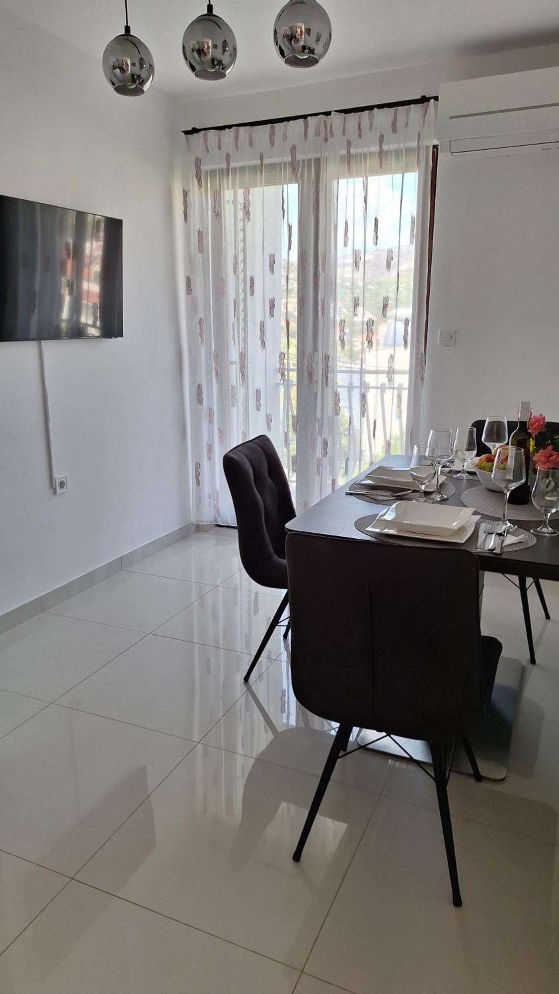 Apartmani I & J Seric Seget Vranjica Exterior foto