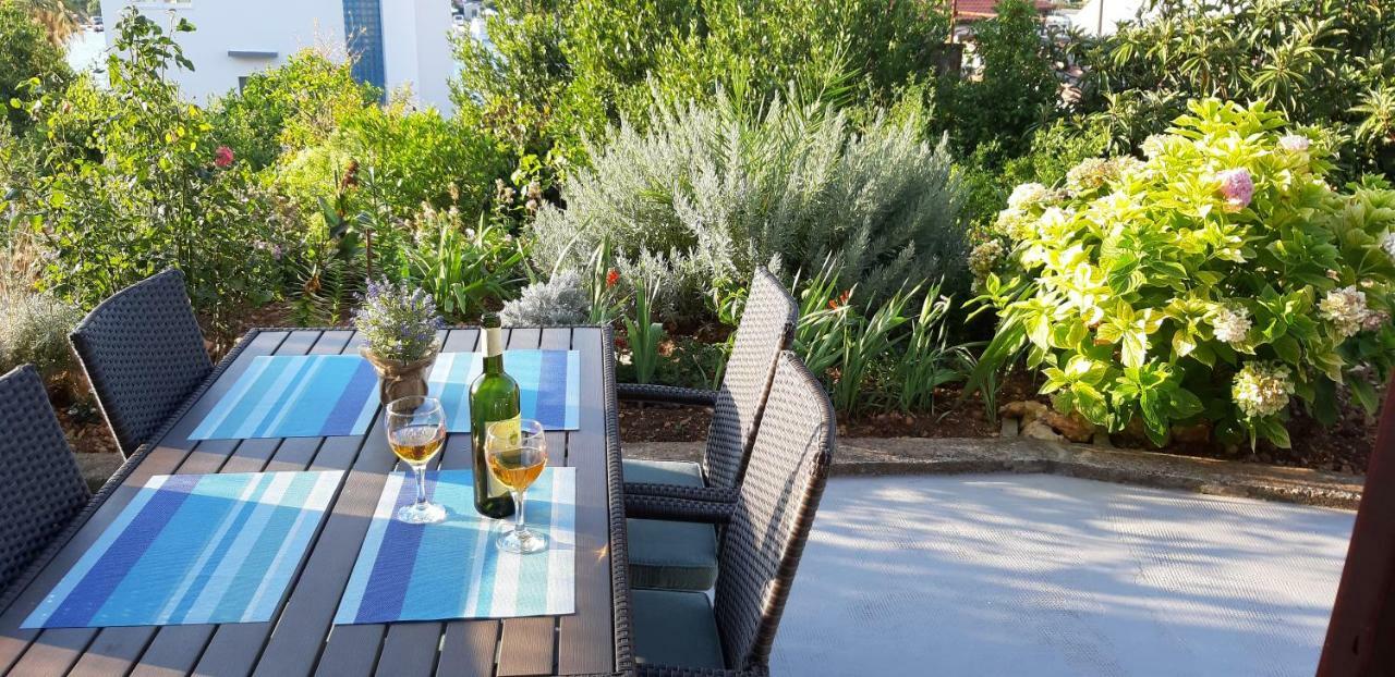 Apartmani I & J Seric Seget Vranjica Exterior foto